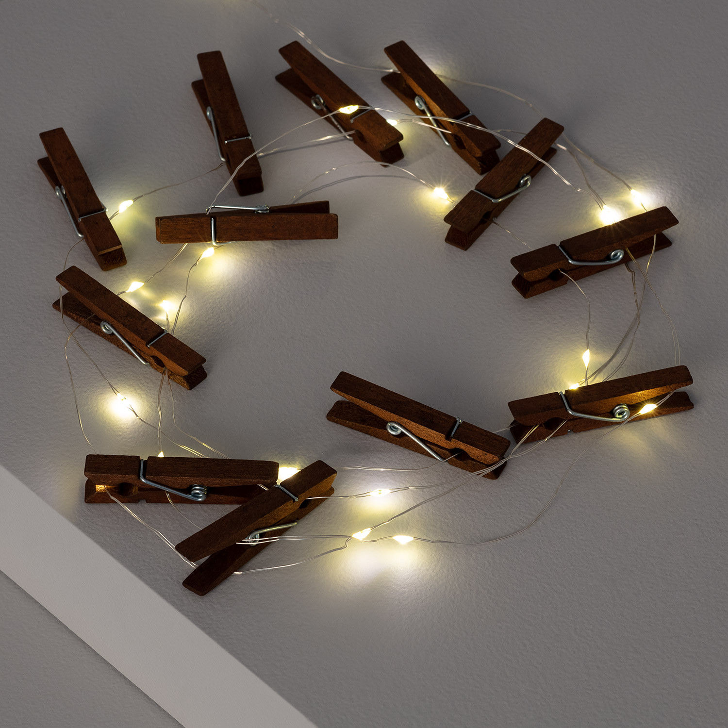 Ghirlanda LED con Mollette in Legno