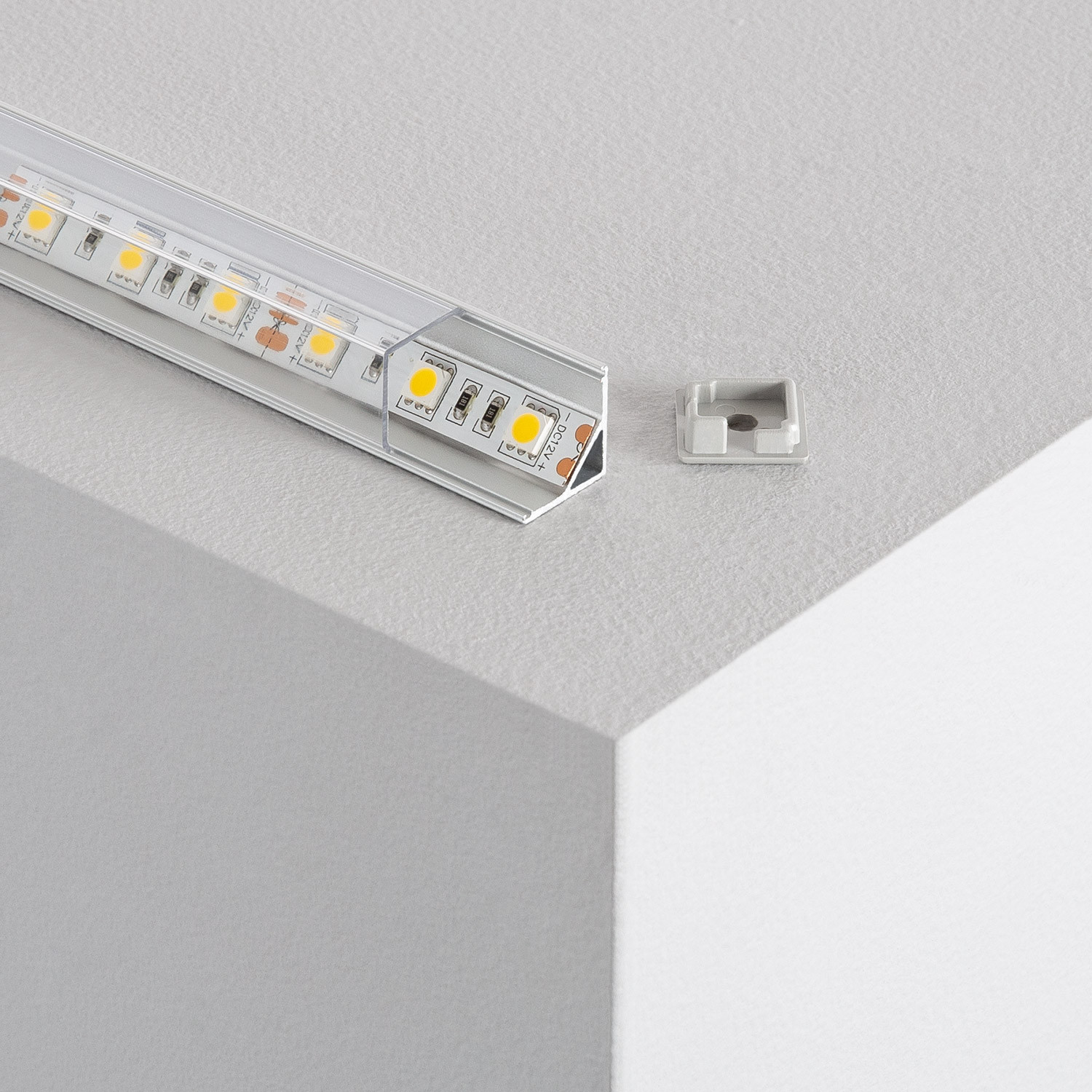 Hoekprofiel Aluminium Driehoekig 2m Voor LED Strip Tot 10mm Ledkia